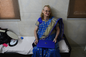 Este exsoldado de 64 años se cansó de mentir y viajó a la India a cambiar su sexo (Fotos)