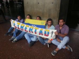 JAVU se declara en huelga de hambre por los presos políticos y el revocatorio