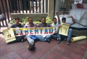 Estudiantes exigen la liberación de los “rehenes de Maduro”