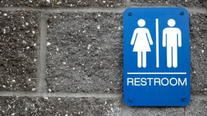 Una universidad francesa tendrá baños para personas de género “neutro”