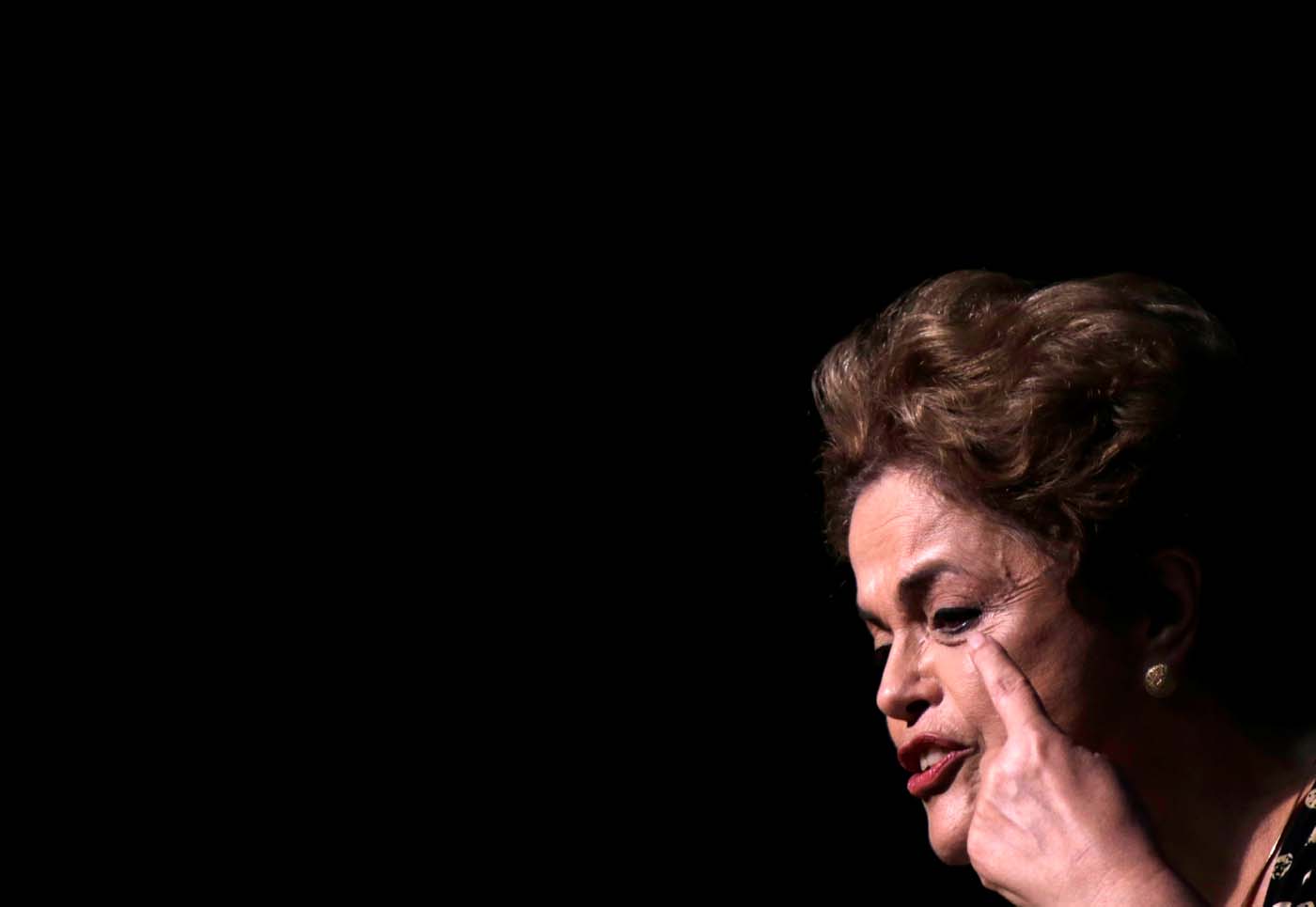 Rousseff: Si Mercosur sanciona a Venezuela, también debe hacerlo con Brasil
