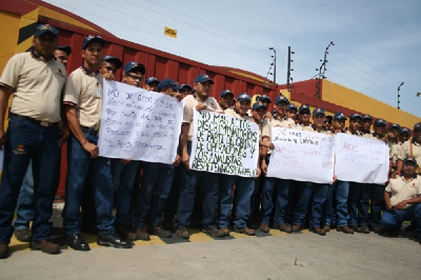 Trabajadores de destilería en Cumaná protestan por uso de fuerza policial en su contra