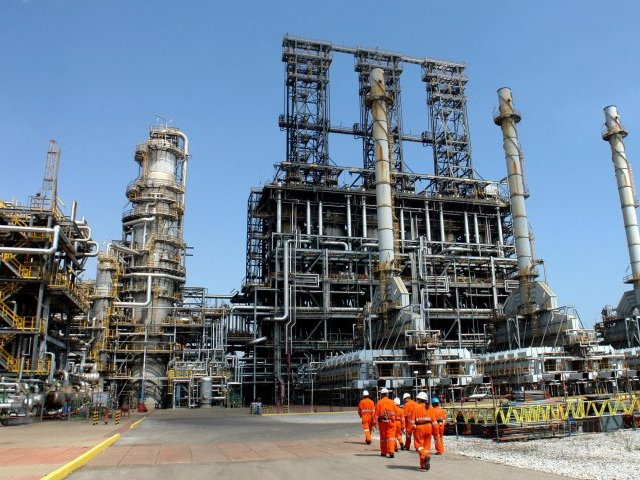 puerto-lacruz-refineria-petroleo