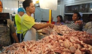 Kilo de patas de pollo cuesta 1.500 bolívares en el mercado de Puerto La Cruz
