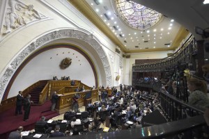 Al abolir el Parlamento buscan inhabilitar a diputados