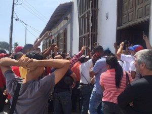 Olivares denunció saboteo de grupos oficialistas en Asamblea realizada en la sede de AD en Vargas