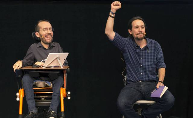 Pablo Iglesias y Pablo Echenique, la semana pasada en Córdoba. Rafa Alcaide EFE