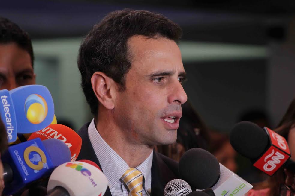 Capriles: El diálogo en Venezuela es el revocatorio