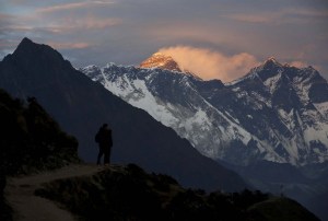 Muere Eric Arnold en el Everest, horas después de llegar a la cima