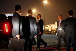 Obama llegó a Vietnam para una visita de tres días