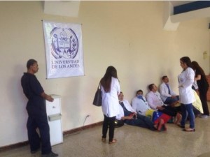 Médicos se declaran en huelga de hambre por crisis del sector en Mérida