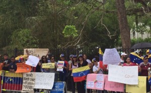 Protestas por la presencia de Maduro en Trinidad & Tobago (fotos + videos)