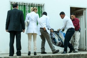 Marido celoso mató a su esposa, hirió a un vecino y después se suicidó en San Cristóbal