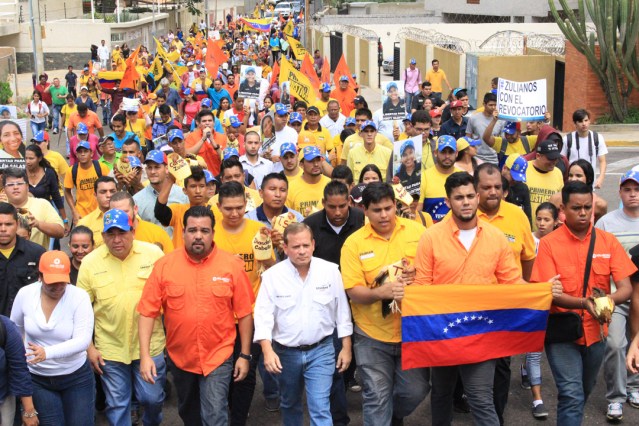 Movilización hacia la sede  del TSJ en el estado Zulia (Foto Prensa Juan Pablo Guanipa)
