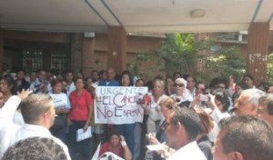 Pacientes y médicos protestaron por falta de medicinas en el Razetti de Puerto La Cruz