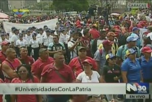 Estudiantes chavistas se concentran en Plaza Venezuela para marchar (Fotos)