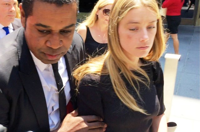 La actriz Amber Heard acudió a la corte con moretones en la cara (Foto Reuters)