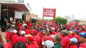 Trabajadores de Coca Cola protestaron frente al Ministerio del Trabajo en Zulia