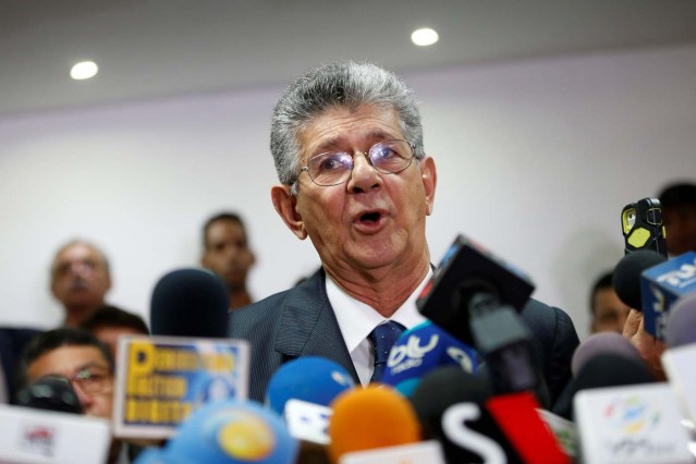 Henry Ramos Allup, President of the National Assembly and deputy of the Venezuelan coalition of opposition parties (MUD), talks to the media during a news conference in Caracas, Venezuela May 31, 2016. REUTERS/Carlos Garcia Rawlins