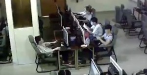 Mira cómo un joven muere electrocutado en un cibercafé (VIDEO)