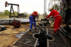Cesta petrolera venezolana se recupera y cierra en 43,48 dólares el barril