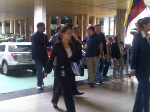 Diputados de la Unidad llegan al CNE para consignar documento (Foto y Video)