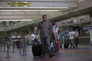 Aerolíneas internacionales mantienen oferta de pasajes en dólares