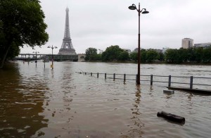 El Sena deja a París bajo el agua (Fotos)