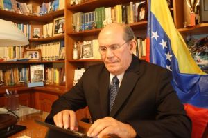 Omar González: Civiles y militares unidos debemos defender la Constitución