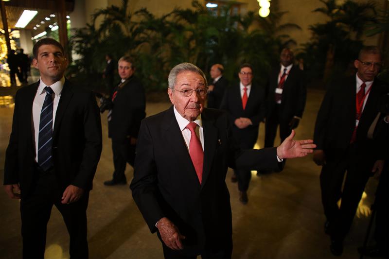 Raúl Castro ratifica su firme e incondicional solidaridad a Maduro y Rousseff