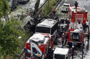 Al menos 11 muertos en Estambul en atentado contra vehículo de policía
