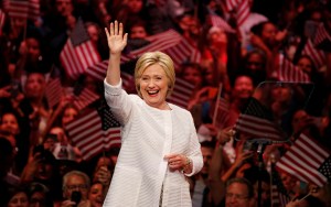 Clinton hará campaña con el senador Kaine, posible aspirante a vicepresidente