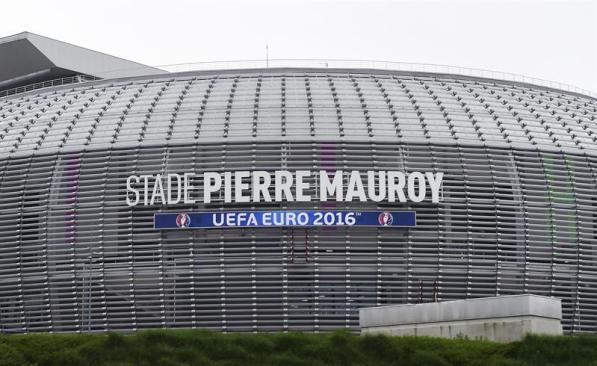 Vista del exterior del estadio Pierre Mauroy en Villeneuve d'Ascq, cerca de Lille, al norte de Francia, hoy, 8 de junio de 2016. La Eurocopa 2016 de Francia comienza el próximo 10 de junio y finaliza el 10 de julio de 2016. EFE/Andy Rain