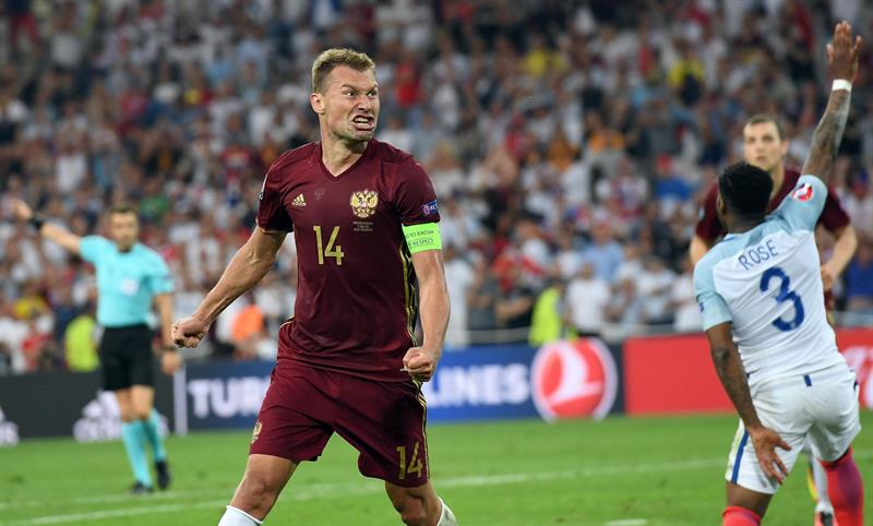 Inglaterra y Rusia igualaron a un gol en su debut en la Eurocopa