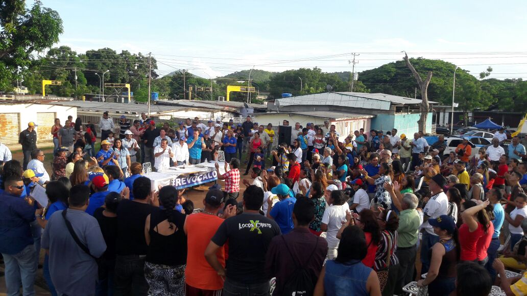 Andrés Velásquez presidió multitudinaria asamblea por el Revocatorio en Caicara del Orinoco