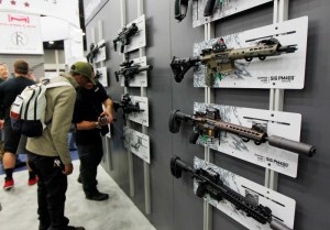 Congresistas buscan acabar con penalizaciones a alcaldes de Florida que controlen armas
