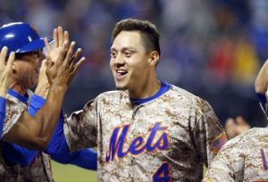 Wilmer Flores la sacó a mil millas en triunfo de los Mets de Nueva York