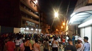 ¡EL HAMBRE SE ESPARCE! Protestan por falta de comida en Naiguatá (fotos+videos)