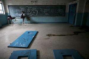 Escuelas venezolanas se quedan sin alumnos y sin maestros
