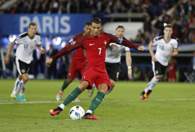 Football Soccer - Portugal v Austria - EURO 2016 - Group F - Parc des Princes, Paris, France - 18/6/16 Portugal's Cristiano Ronaldo misses from the penalty spot REUTERS/Darren Staples Livepic