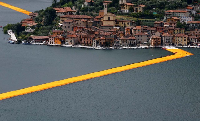 2016-06-17T084602Z_1914170734_D1AETKFYPQAB_RTRMADP_3_ITALY-ARTS-FLOATING-PIERS
