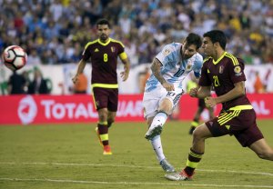 Argentina golea a la Vinotinto y Chile aplasta a México