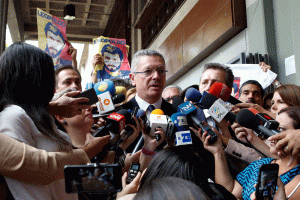 Ruiz Gallardón afirma que a Leopoldo López se le niega derecho de asistencia jurídica