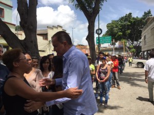 Richard Blanco recorrió centros de validación de firmas en el Municipio Libertador