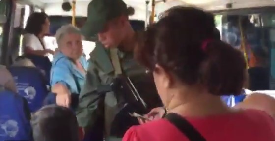 ¿Operación Morrocoy? Guardia Nacional requisa autobuses de firmantes en Carabobo (Video)