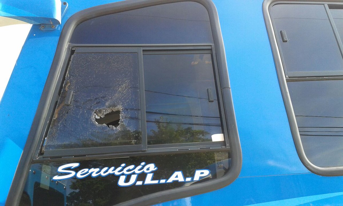 Atacaron autobuses de firmantes en Casigua El Cubo (Fotos)