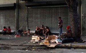 El drama del hambre de los venezolanos más pobres, comer de la basura
