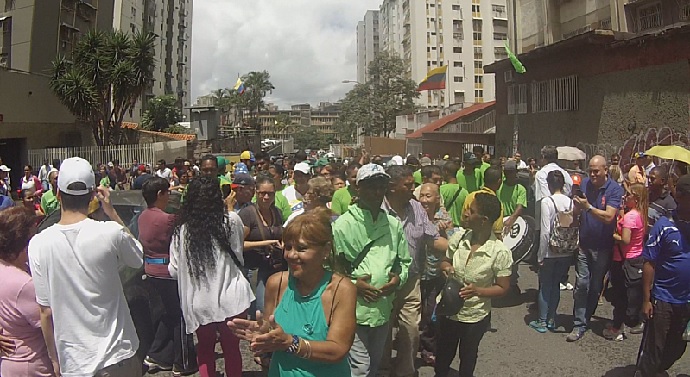 (Video y Fotos) San Juan también se bailó en la jornada de validación de firmas en Los Ruices