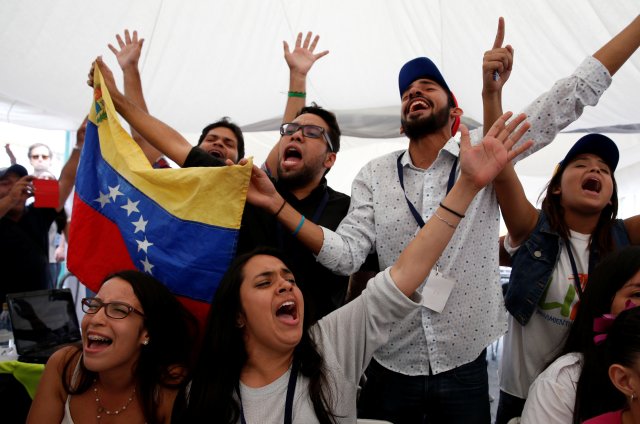 People react at the end of Venezuela's National Electoral Council (CNE) second phase of verifying signatures for a recall referendum against President Nicolas Maduro outside a validation center in Caracas, Venezuela, June 24, 2016. REUTERS/Carlos Garcia Rawlins