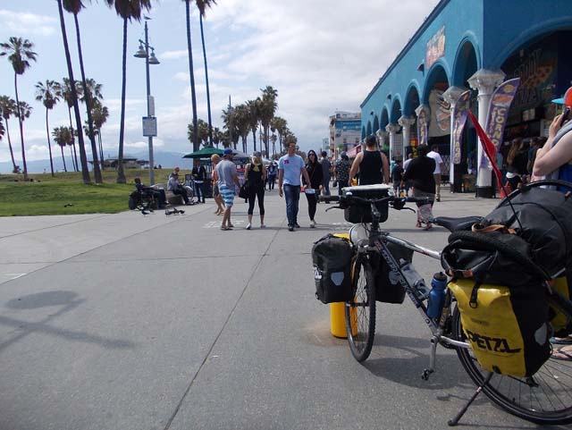 EA. Foto 4 Venice boulevard en la costa de Los Angeles, California